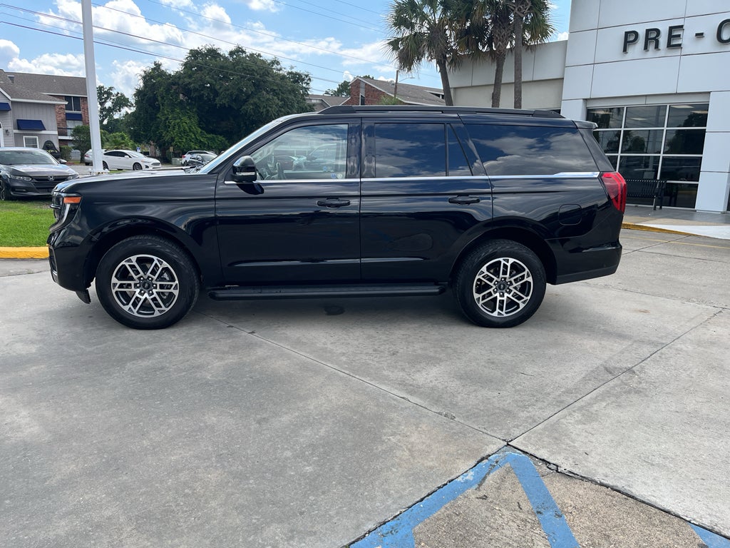 2025 Ford Expedition — side profile view