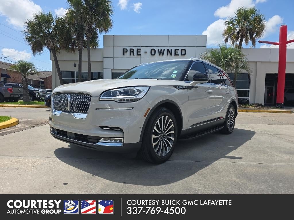 2023 Lincoln Aviator Reserve in Jewel Sandstone Metallic Premium Colorant — front three-quarter view