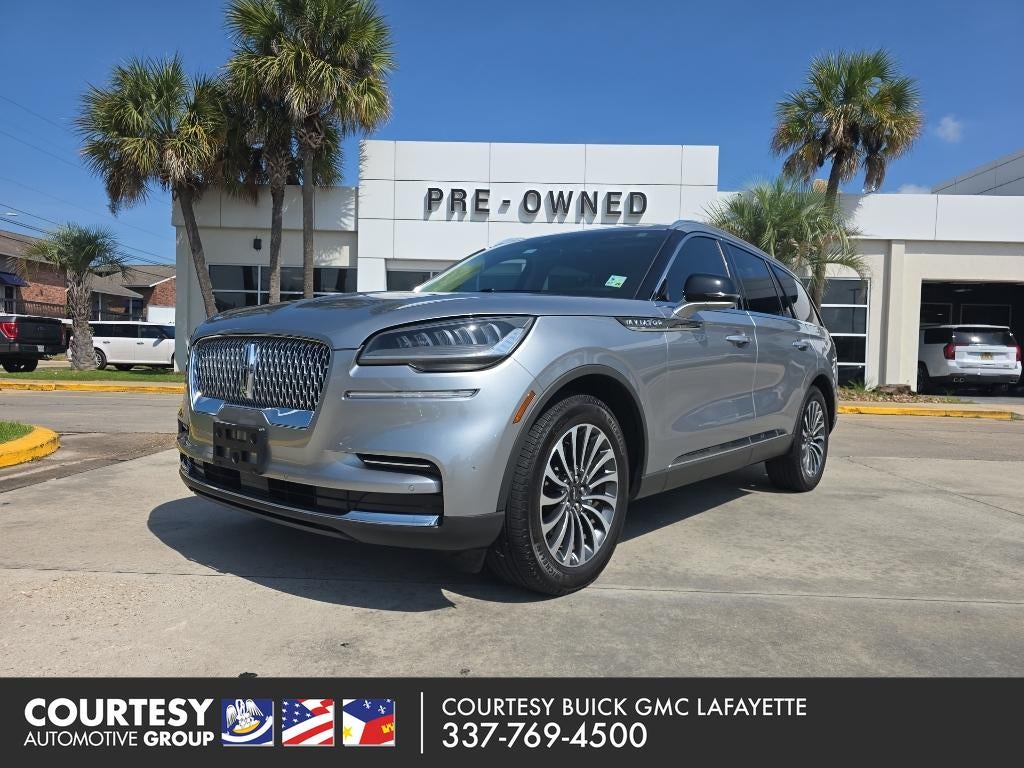 2024 Lincoln Aviator Reserve in Silver Radiance Metallic Clear — front three-quarter view