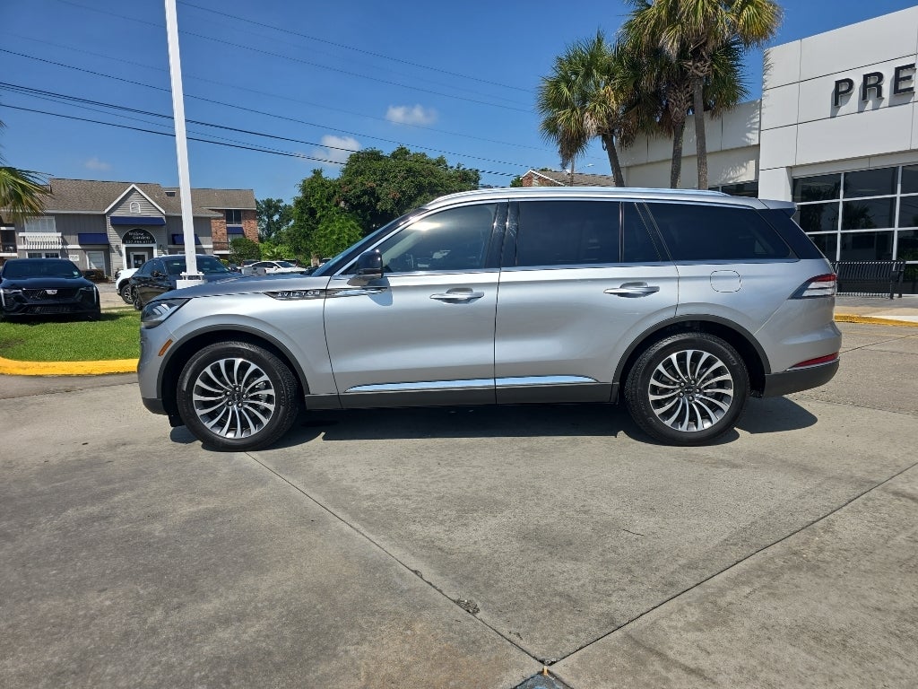 2024 Lincoln Aviator — side profile view