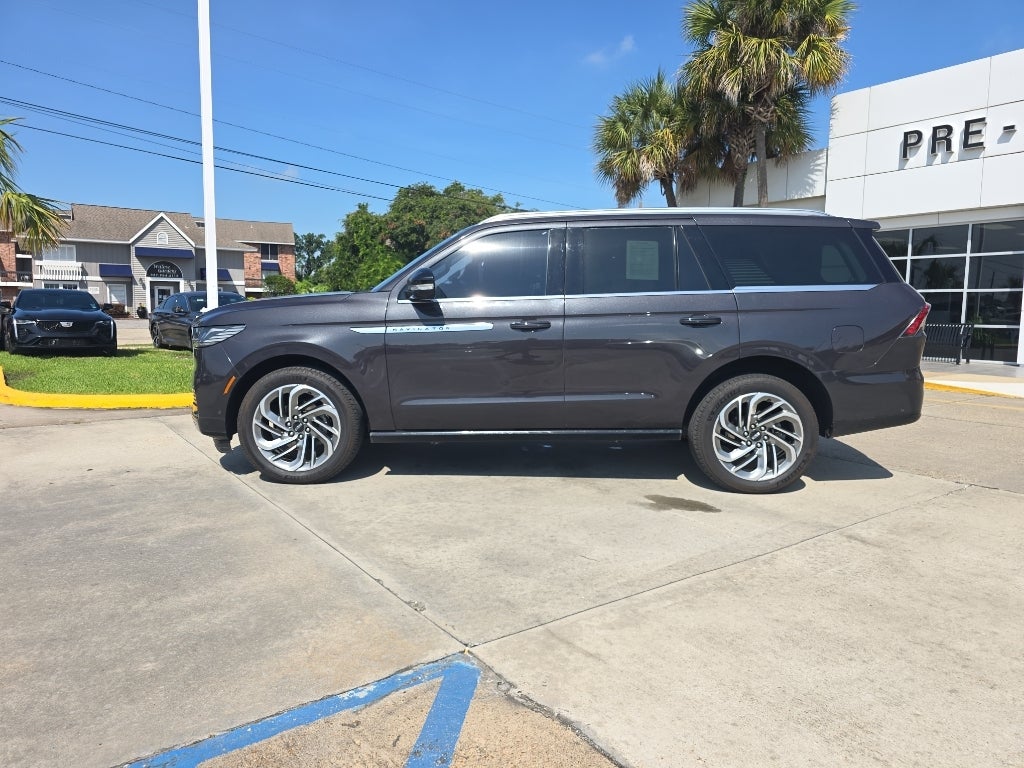 2025 Lincoln Navigator — side profile view